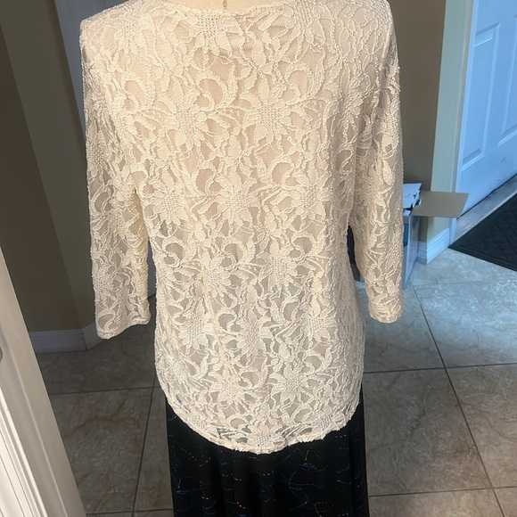Chico’s size1=M 8-10 ecru lace top - Picture 4 of 5